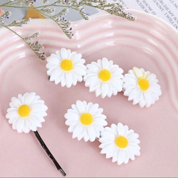 Daisy Hair Clip - Picture 2 of 2